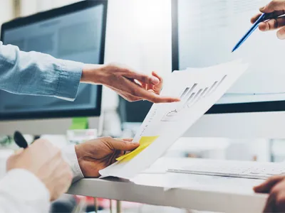 Deirimid go minic go geal, Aibhsigh, airgead geal conas idirdhealú a dhéanamh